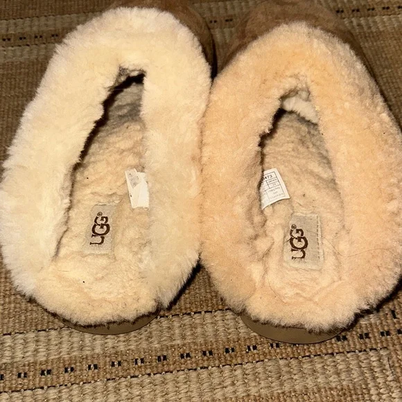 EUC UGG Cozy Tan Shearling Slippers - Picture 2 of 4